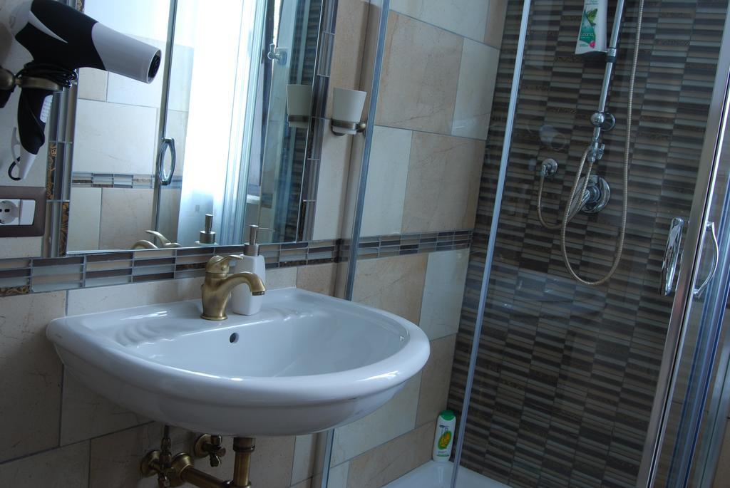 A Due Passi Dal Porto Hotel Civitavecchia Kültér fotó